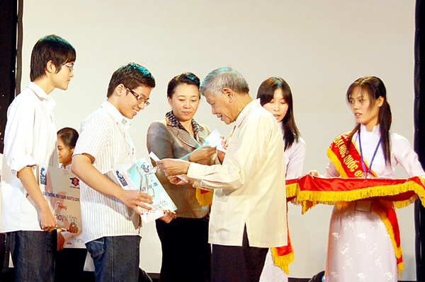 23 học sinh, sinh viên được trao giải thưởng ''Hoa Trạng nguyên''